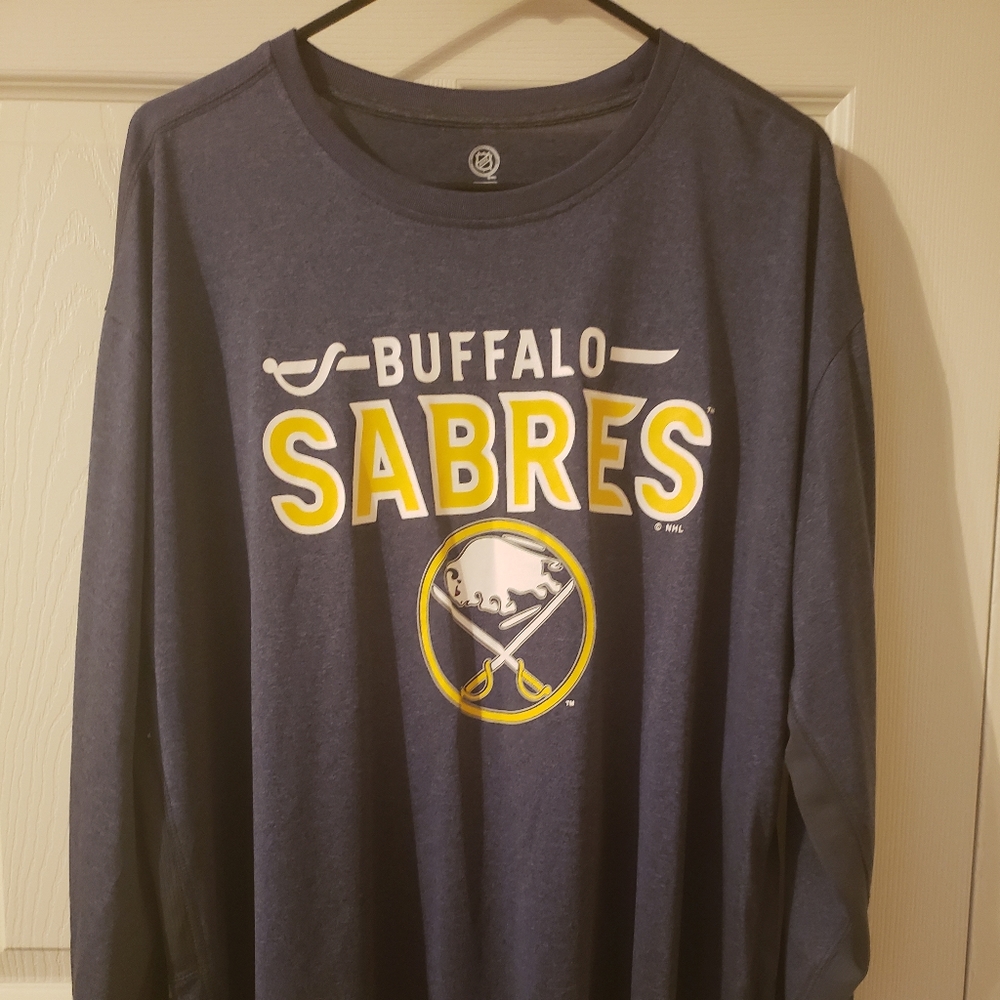 SOLD ***Mens Buffalo Sabres shirt